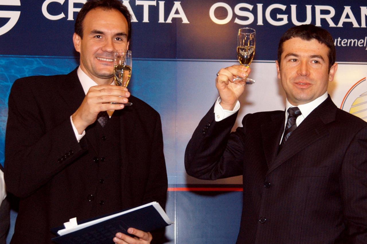 'sport.....zagreb...09.02.2005. vaterpolo potpisivanje sponzorskog ugovora izmedji hvs_a i croatia osiguranja.....perica bukic i hrvoje vojkovic snimio renato brandjolica'