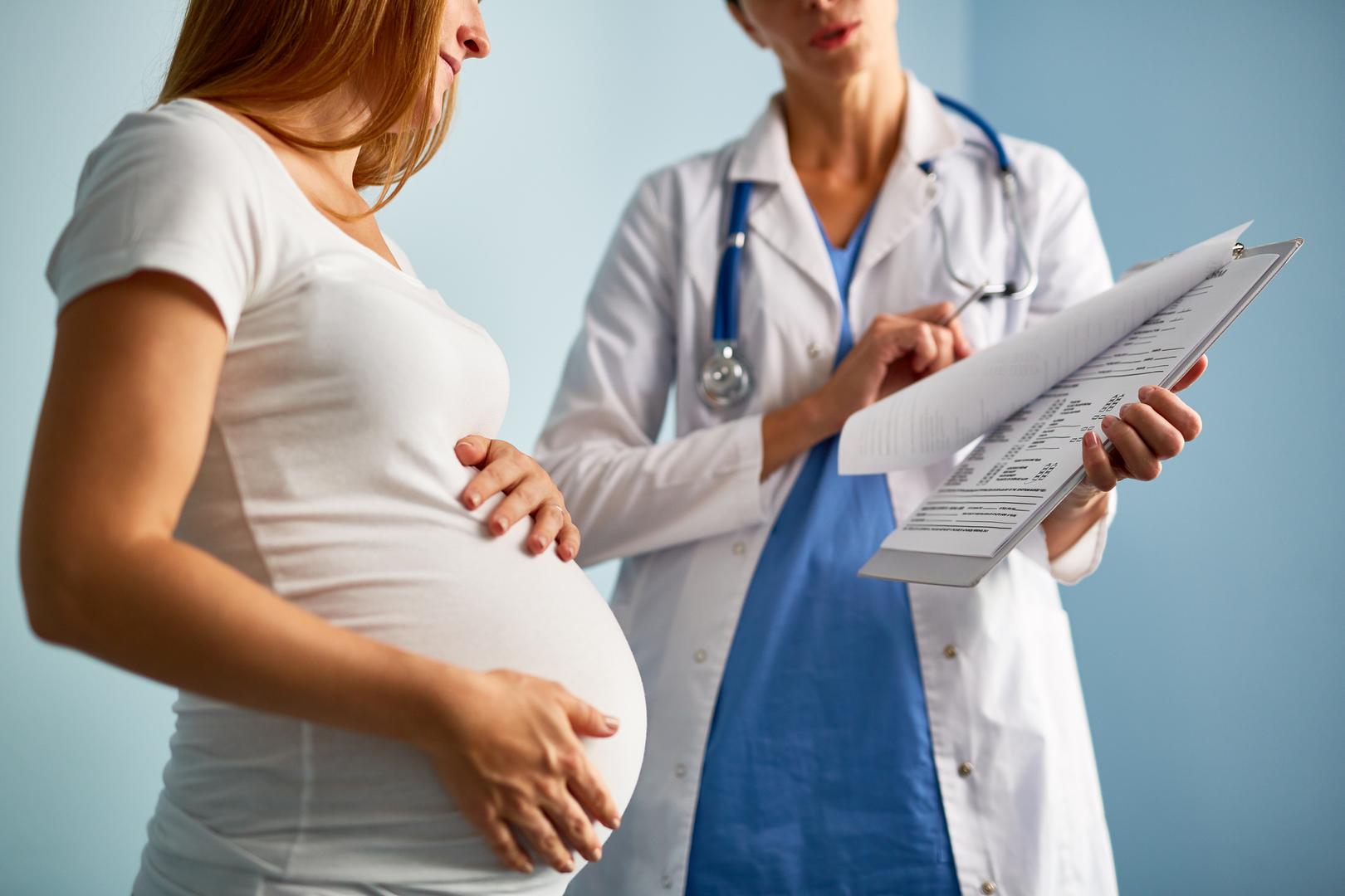 Trudnice - Jedan od razloga zašto su trudnice rizična skupina je zbog hormona estrogena, a kako trudnoća odmiče kraju, tako je moguće da fetus pritisne krvne žile u abdomenu i blokirati protok krvi.
