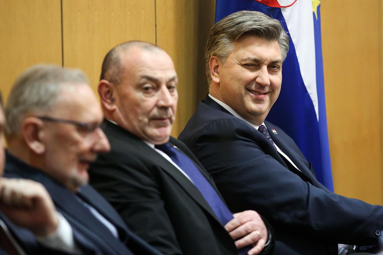 Zagreb: 33 zastupnika traže pokretanje pitanja povjerenja Premijeru