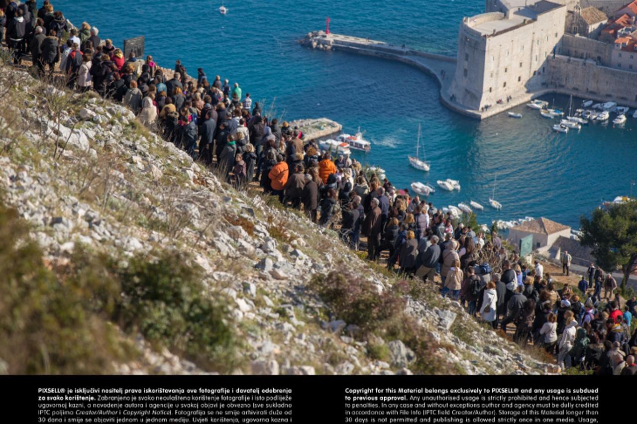 '17.03.2013., Srdj, Dubrovnik - Dubrovacki biskup Mate Uzinic predvodio tradicionalni krizni put na Srdj i blagoslovio dubrovacke vjernike koji su hodocastili s njim u iznimno velikom broju ove godine