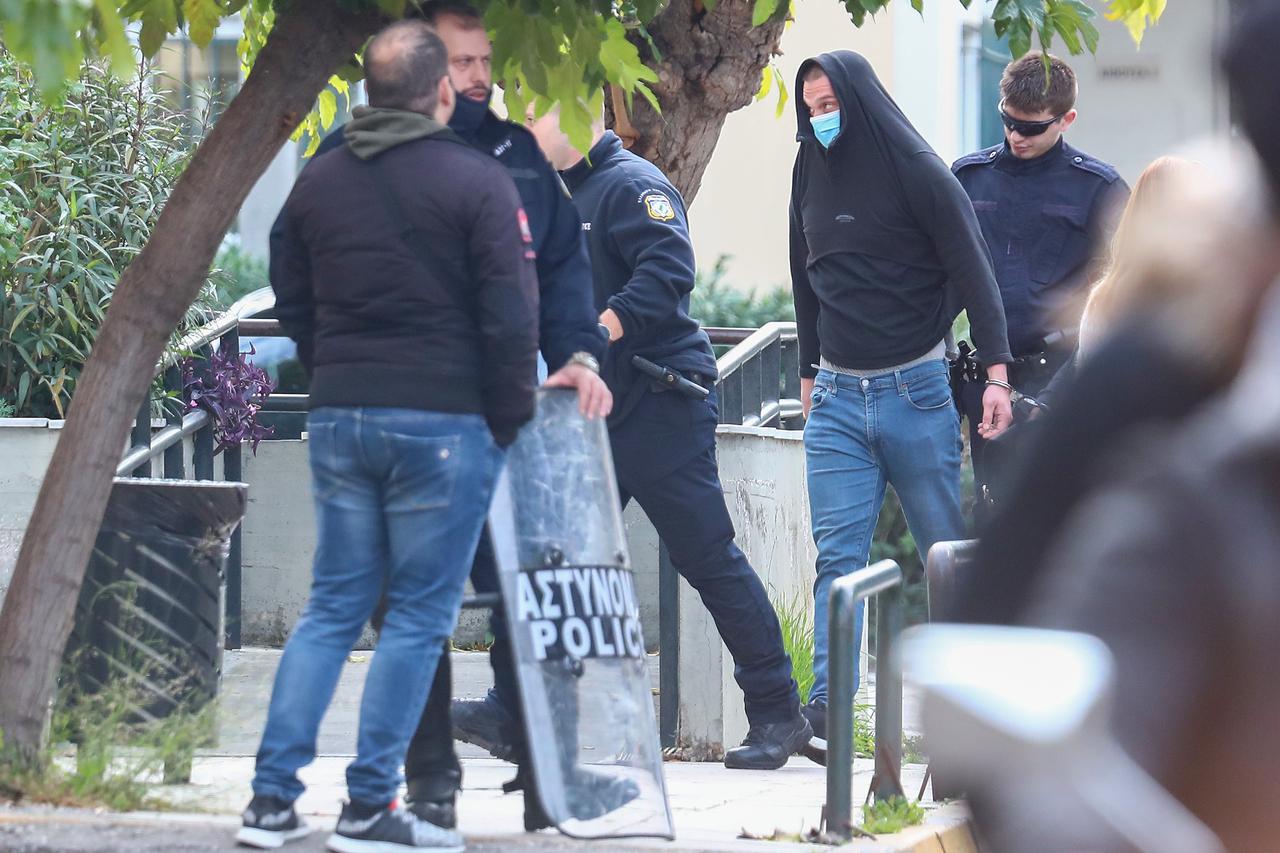 Atena: Posljednja grupa navijača Dinama pod pratnjom policije stigla na sud