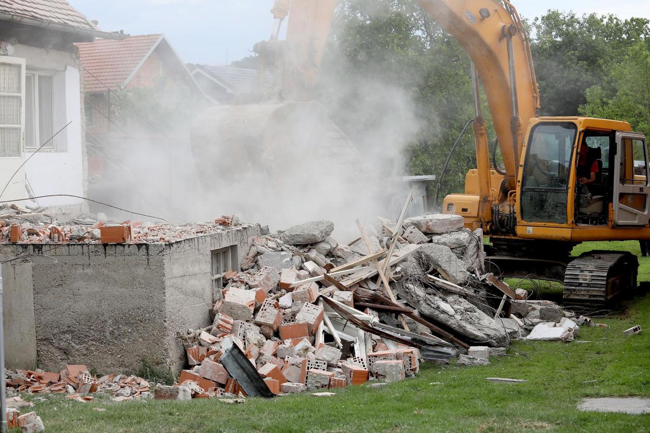 Zagreb: Rušenje prve kuće koja je stradala u potresu
