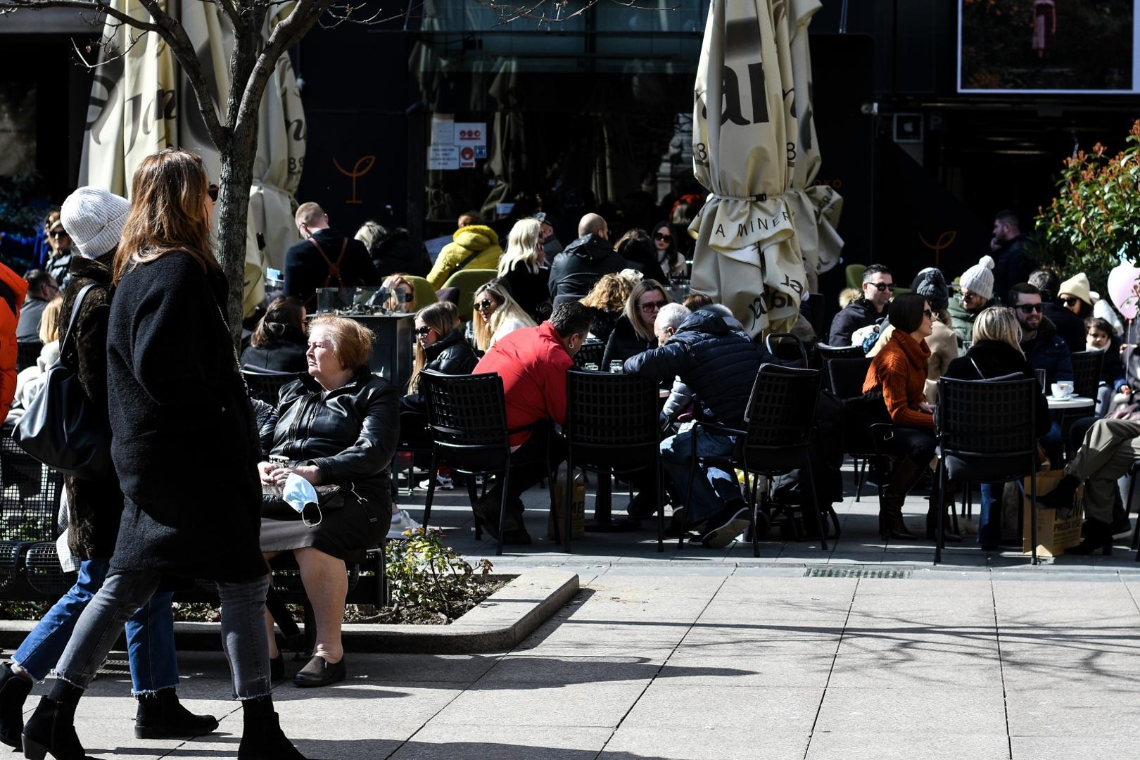 Prema prizorima iz centra Zagreba, građani su jedva dočekali prvi vikend s otvorenim terasama ugostiteljskih objekata.