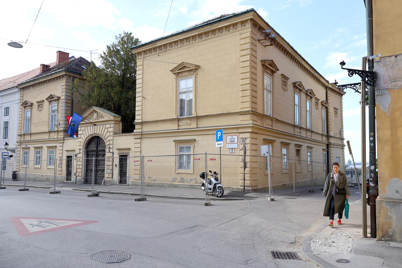 Palača Dverce jedan je od povijesnih simbola Zagreba, a upravo je počela njena temeljita obnova. 
