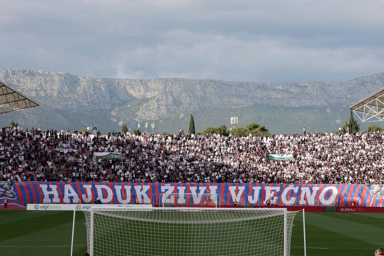 Split: Navijači na utakmici između Hajduka i Dinama