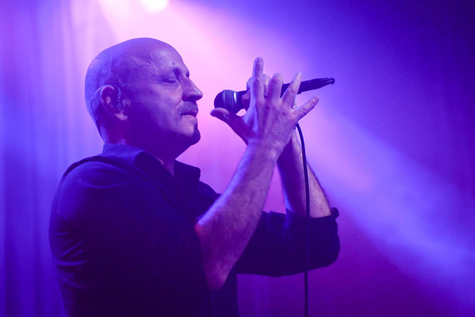 U statusu je Kekin opisao kako ga je Jelavić pozvao na kavu, predstavljajući se kao bivši nogometaš. Kekin, kako tvrdi, je šokiran tijekom razgovora shvatio da ipak sjedi s kontroverznim Nikicom Jelavićem koji nije nogometaš