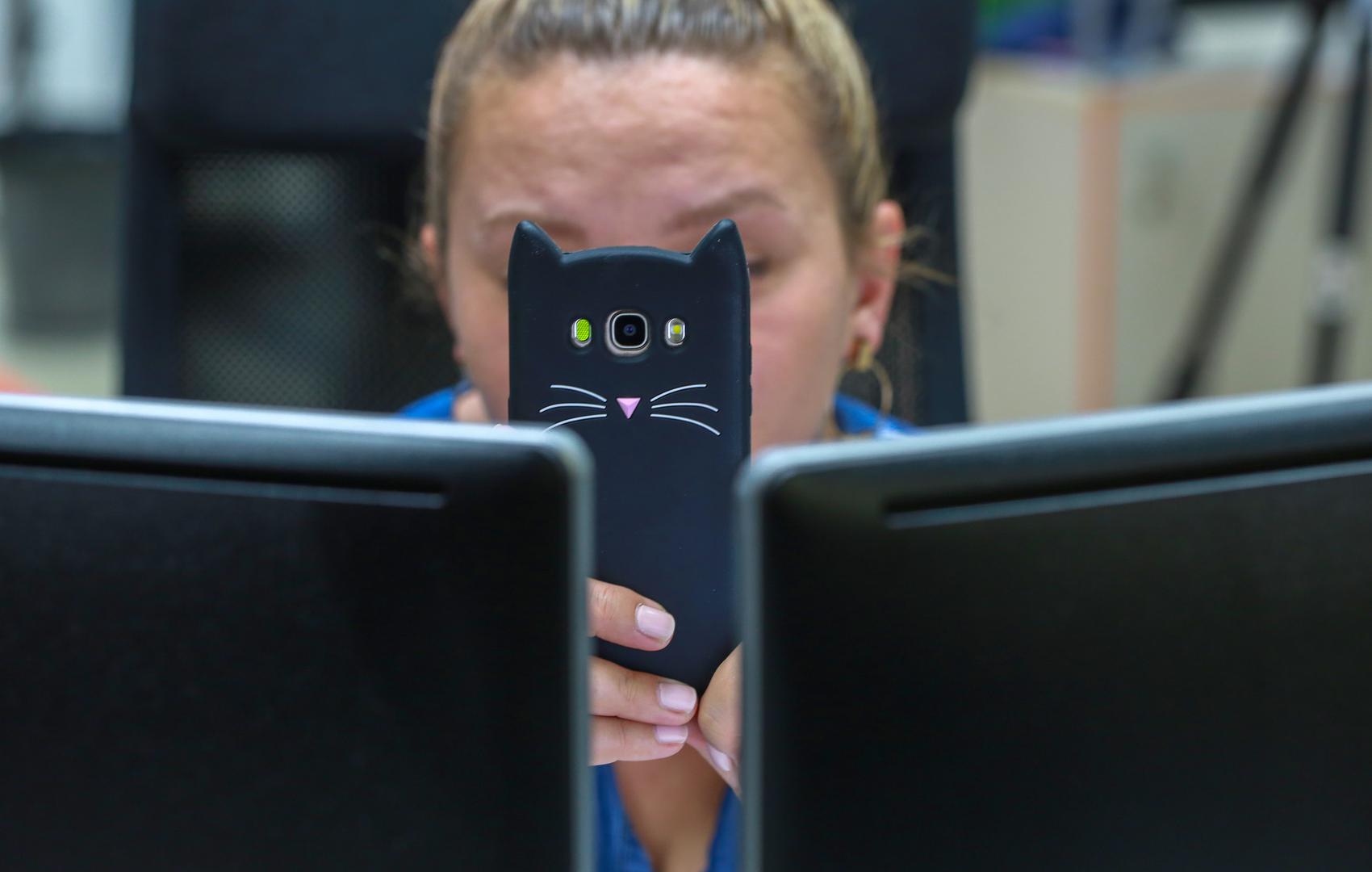 Kada je riječ o primateljima poruka, najviše straha izaziva slanje poruka šefovima (16%), bivšim prijateljima (13%) i bivšim partnerima (12%). Među najstresnijim porukama su i one vezane uz podnošenje pritužbi (15%), otkazivanje usluga (14%), obavještavanje kolega o napuštanju posla (13%) te prekid veze (13%).