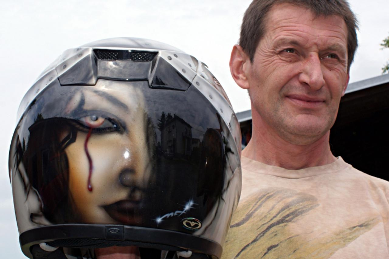 'slavonija, virovitica, 31.05.2012. zeljko dukic zvani dugi iz lozana nedaleko od virovitice profesionalno se bavi preradama motocikala i airbrushom - osobnost daje i kacigama od kojih je svaka ukrase