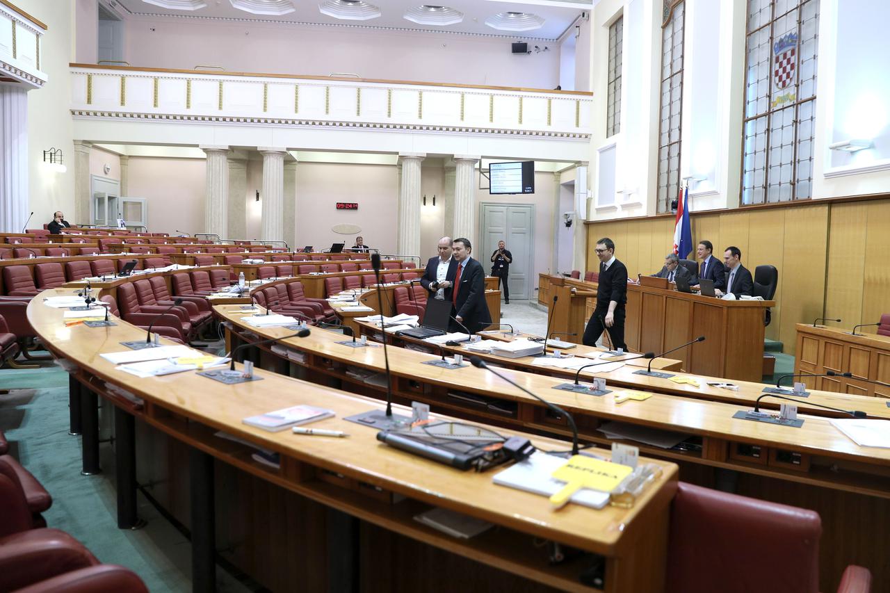 Saborski zastupnici su o izmjenama poslovnika raspravljali cijelu noć