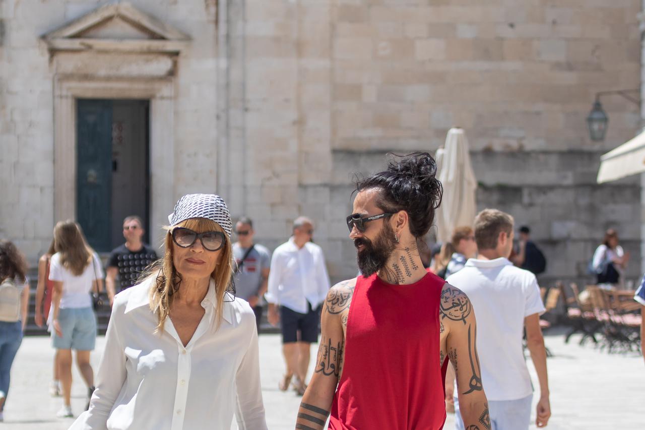 Dubrovnik: Đurđa Tedeschi i Božo Vrećo na Stradunu