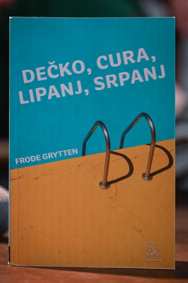 Posljednju knjigu priča Frodea Gryttena, "Dečko, cura, lipanj, srpanj", izdala je Edicija Božičević u prijevodu Željke Černok