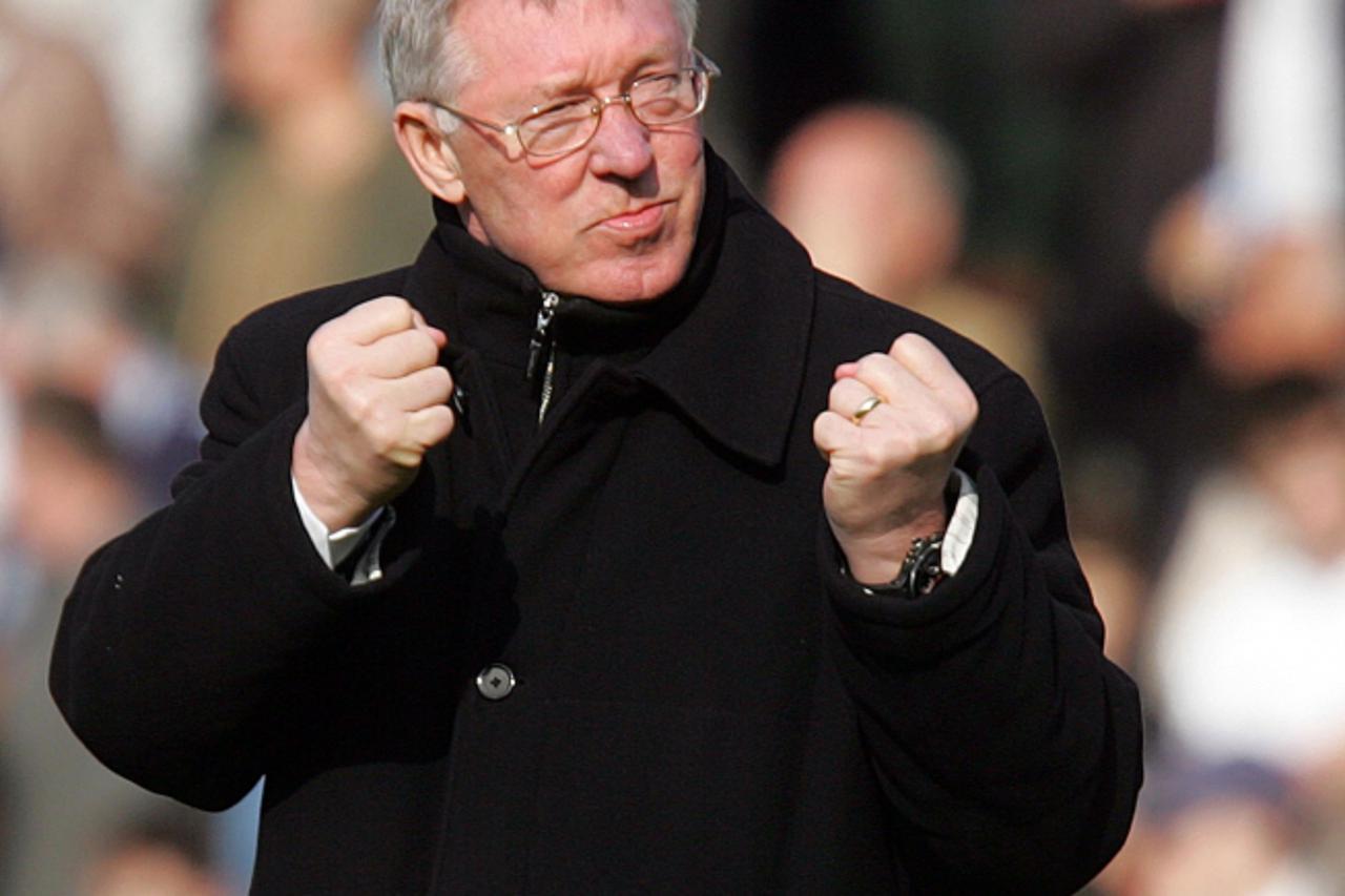 \'WORLD RIGHTS EXCEPT UK  Manchester United Manager Alex Ferguson cheers on his team as they play Fulham FC in Fulham, London, UK. 21/03/09  BYLINE BIGPICTURESPHOTO.COM: 570 (NH)  USAGE OF THIS IMAGE 