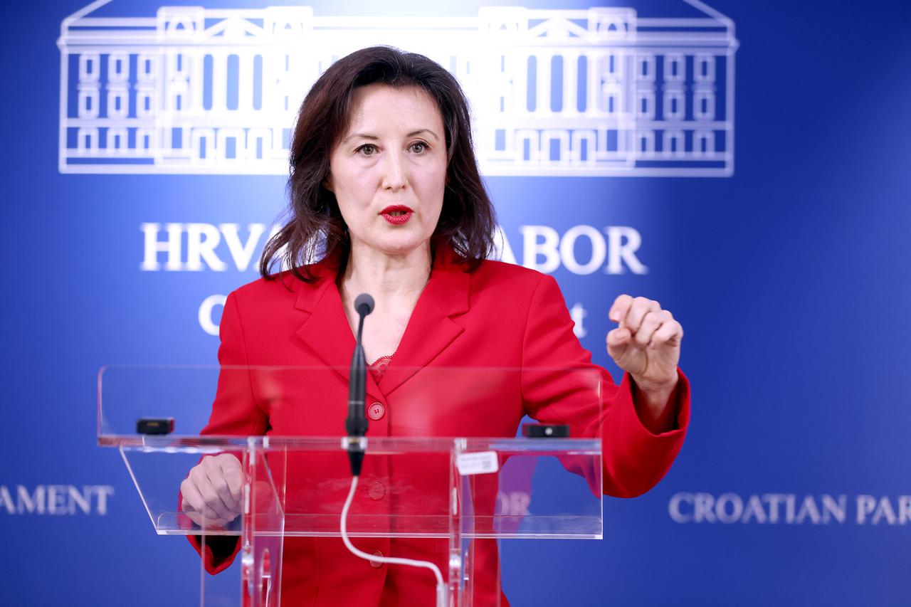 Zagreb:  Dalija Orešković o lajkanju statusa na Facebooku