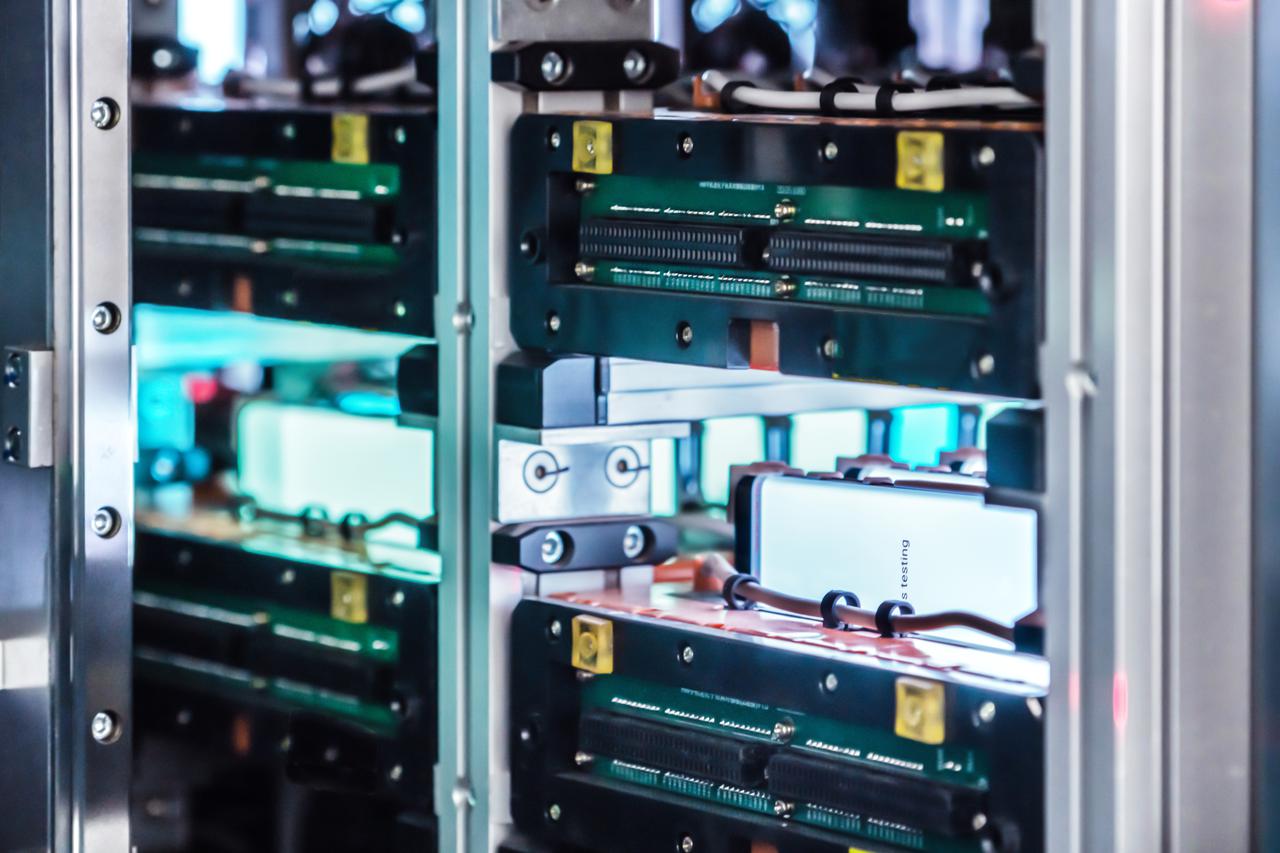 Testiranje izdržljivosti i otpornosti mobitela u Honorovim laboratorijima u Shenzhenu