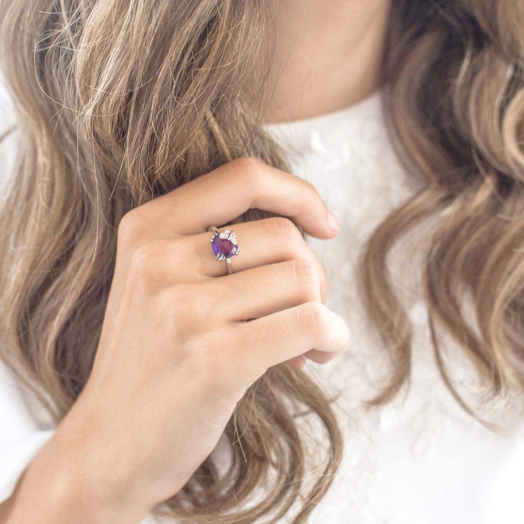 Zlatni prsten s briljantima i ametistom,redovna cijena 5650 KN s popustom 4237,5 kn Zaks