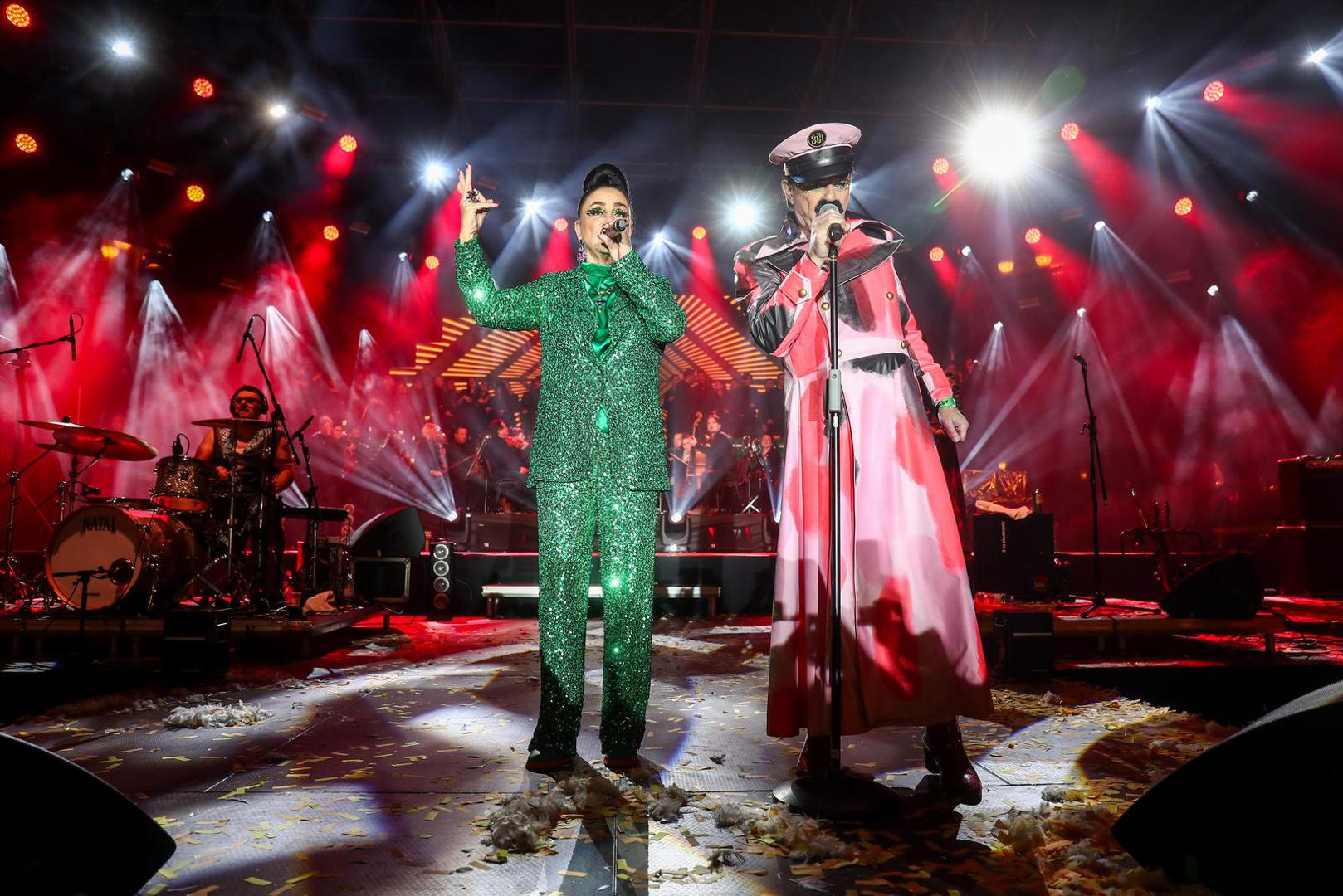 Na pozornici su im se pridružile Alka Vujica...