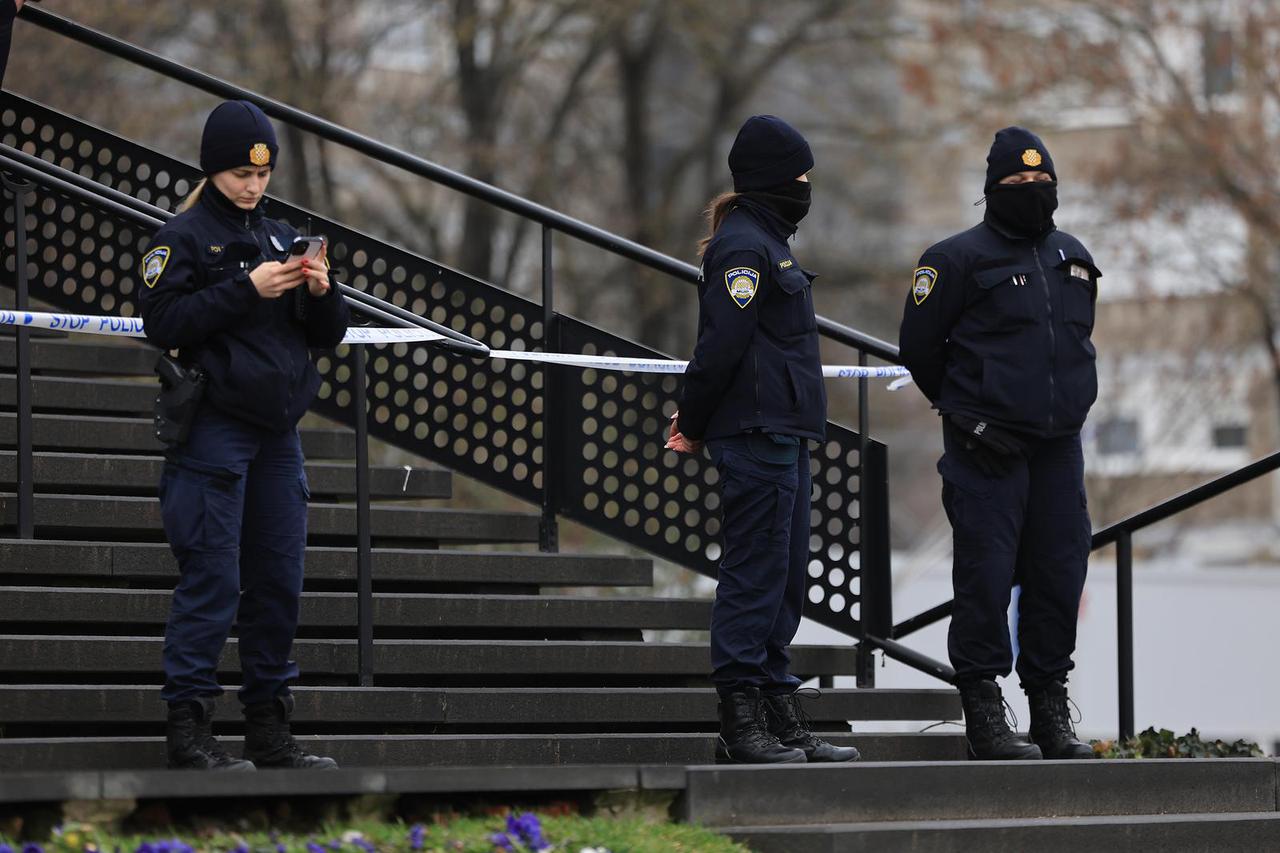 Zagreb: Policija ispred Gradskog poglavarstva zbog dojave o eksplozivnoj napravi
