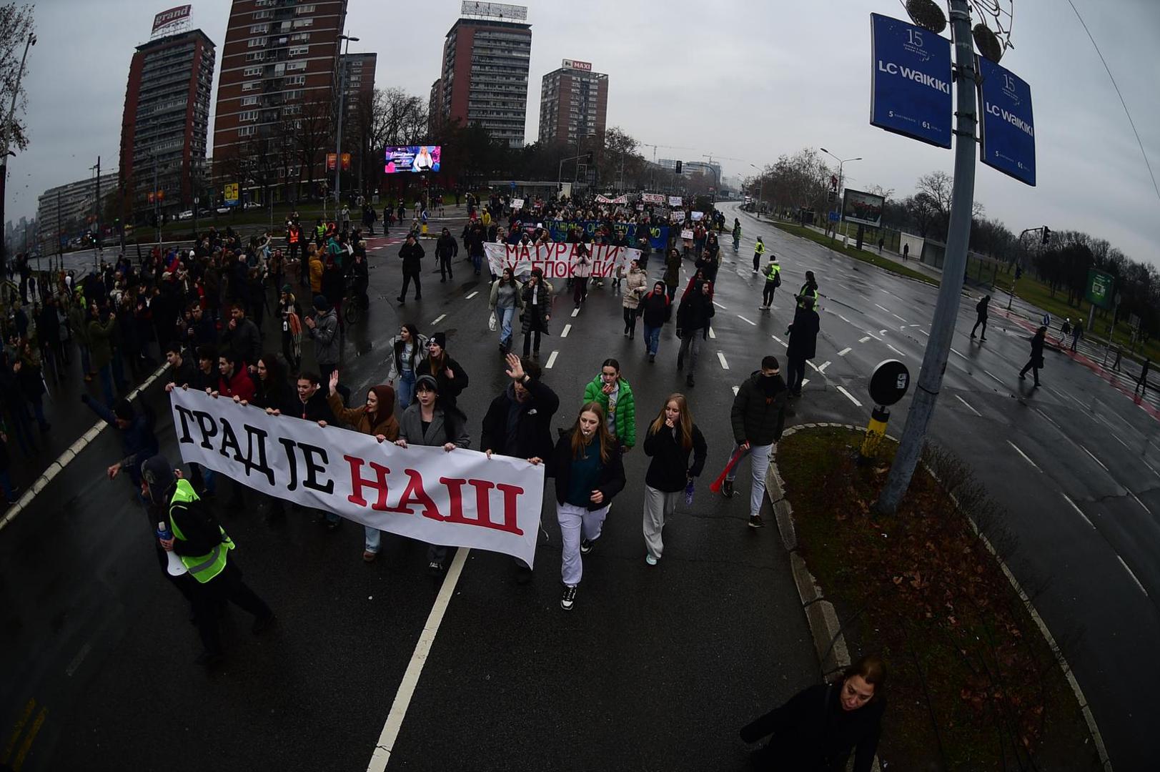 24, January, 2025, Belgrade -A group of high school graduates set off from Zemun High School to the municipality of New Belgrade, where a 15-minute silence was held at 11:52, and then they walked along Mihajla Pupina Boulevard to Usce, where they met with other participants in the "A lesson in nature" protest. Photo: Dusan Milenkovic/ATAImages24, januar, 2025, Beograd -Grupa maturanata krenula je od Zemunske gimnazije do opstine Novi Beograd, gde je u 11:52 odrzano 15-minutna tisina, a potom su Bulevarom Mihajla Pupina dosli do Usca, gde su se sreli sa ostalim ucesnicima protesta "Cas u prirodi". Photo: Dusan Milenkovic/ATAImages Photo: Dusan Milenkovic/ATAImages/PIXSELL