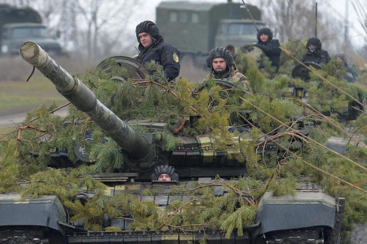 Ukrainian army holds drills in the Luhansk region