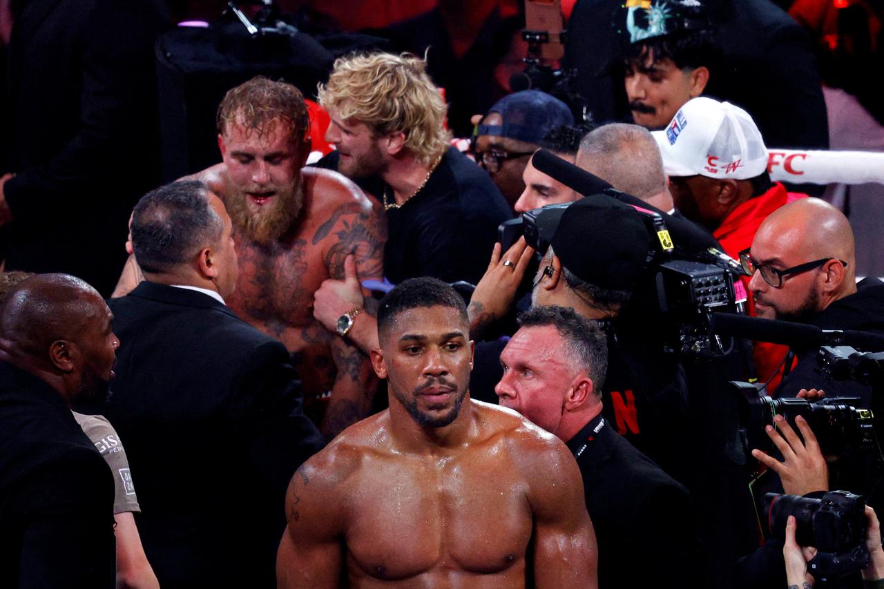 Jake Paul v Anthony Joshua