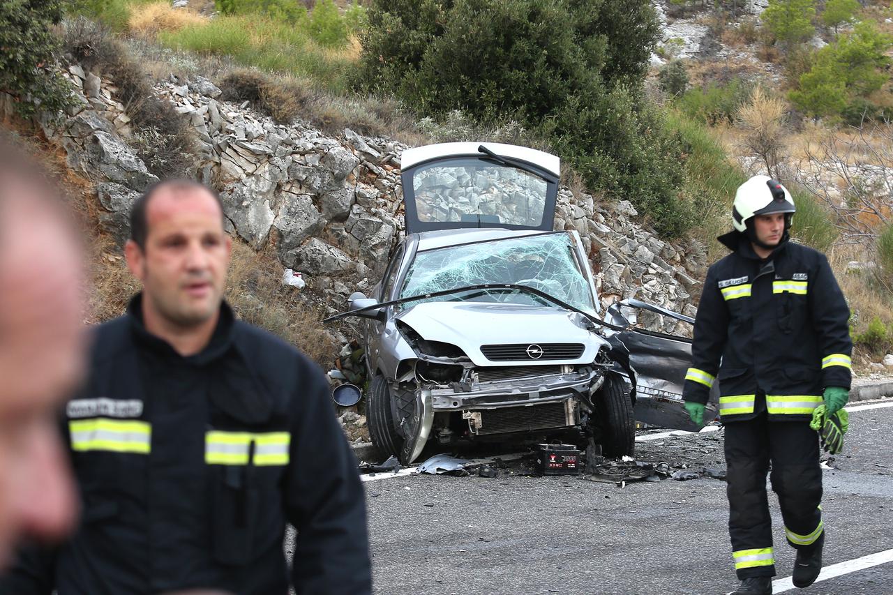 Zbog prometne nesreće prekinut je promet u mjestu Šparadići, sudarila su se tri automobila 