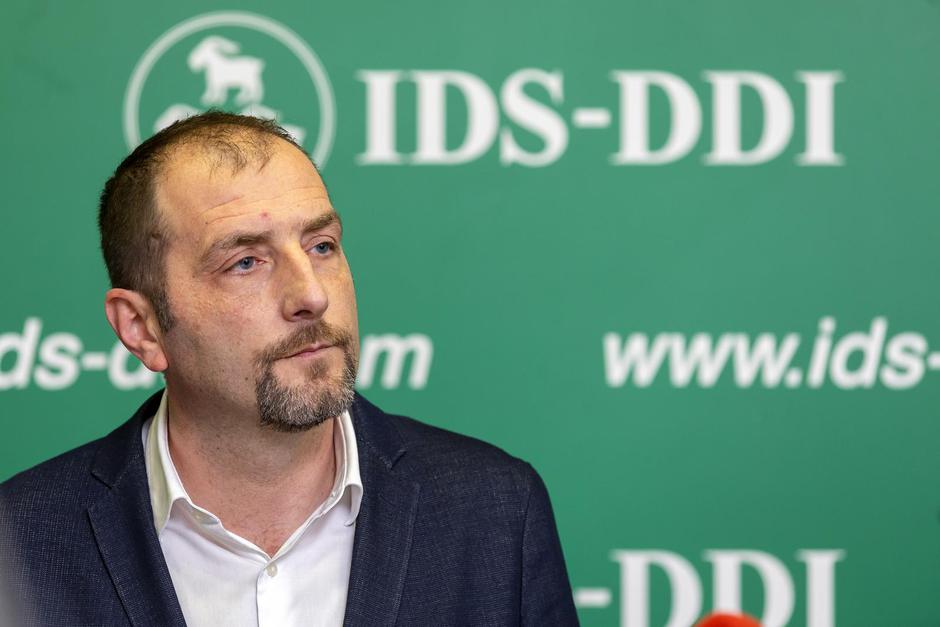 Pula: Miletić istupio iz IDS-a, Paus odluku ocijenio ishitrenom