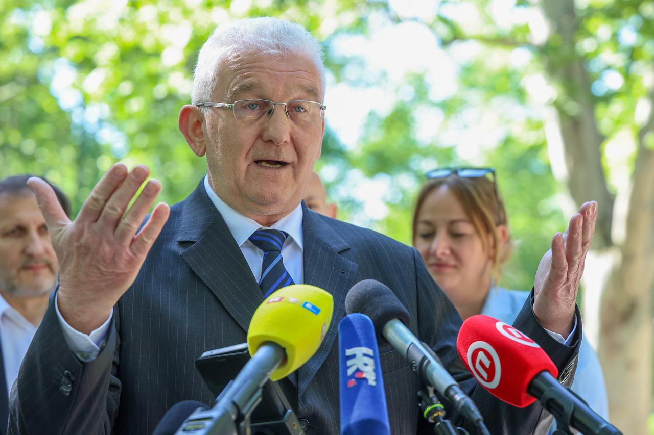 Zagreb: Ivica Lovrić održao je konferenciju za medije na temu "Prljava kampanja"