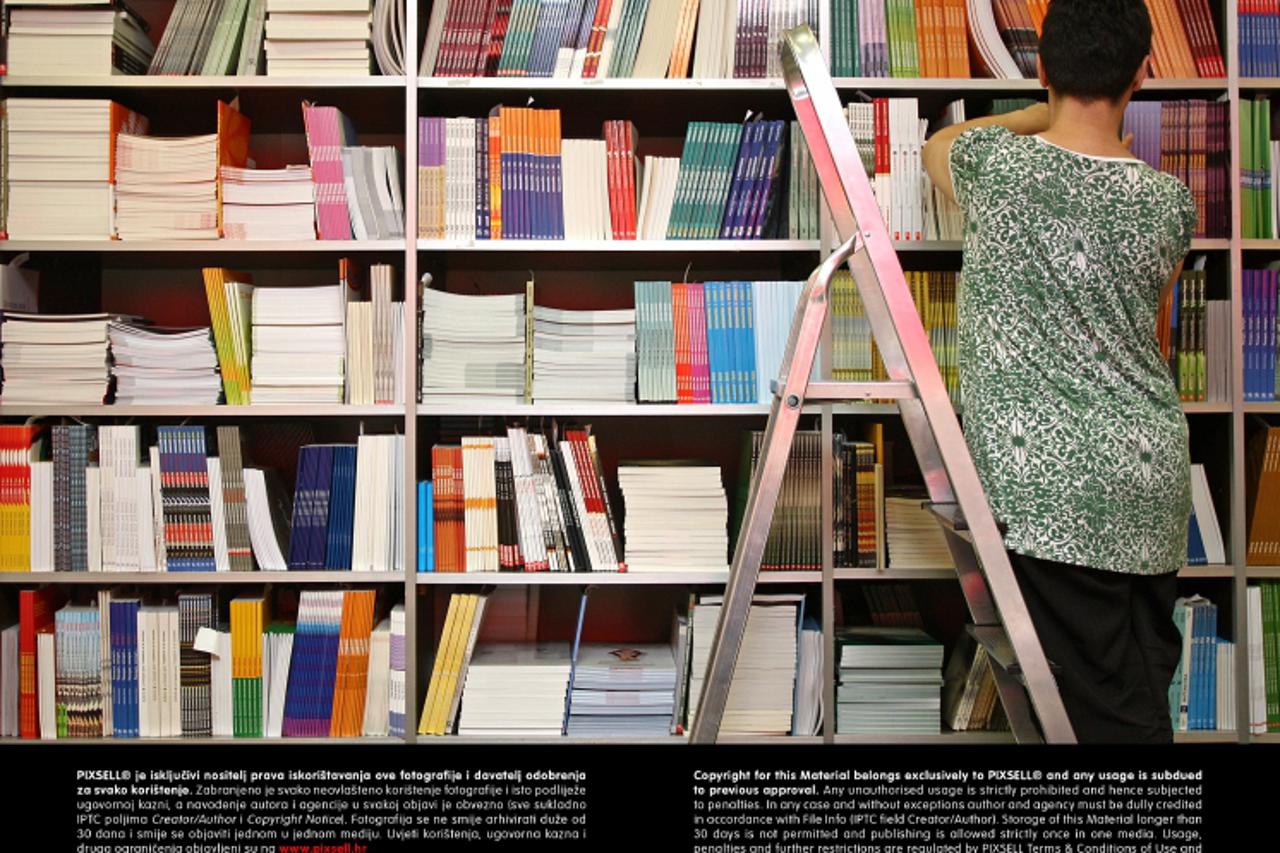 '26.08.2009. Zagreb,Hrvatska- Prodaja skolskih udzbenika u Skolskoj knjizi u Masarikovoj ulici.   Photo: Igor Kralj/24sata'