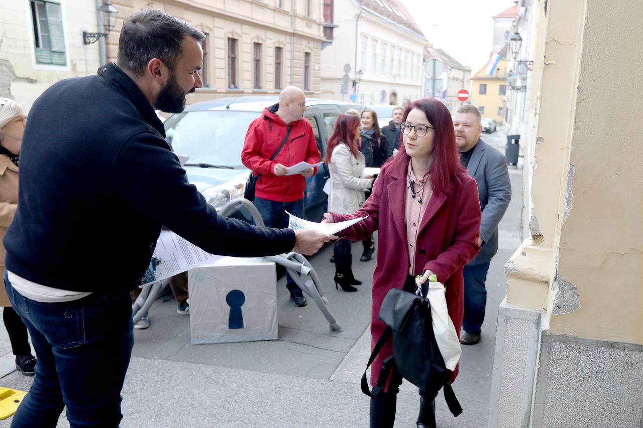 Zagreb: Jakuševčani prosvjedovali ispred Stare gradske vijećnice