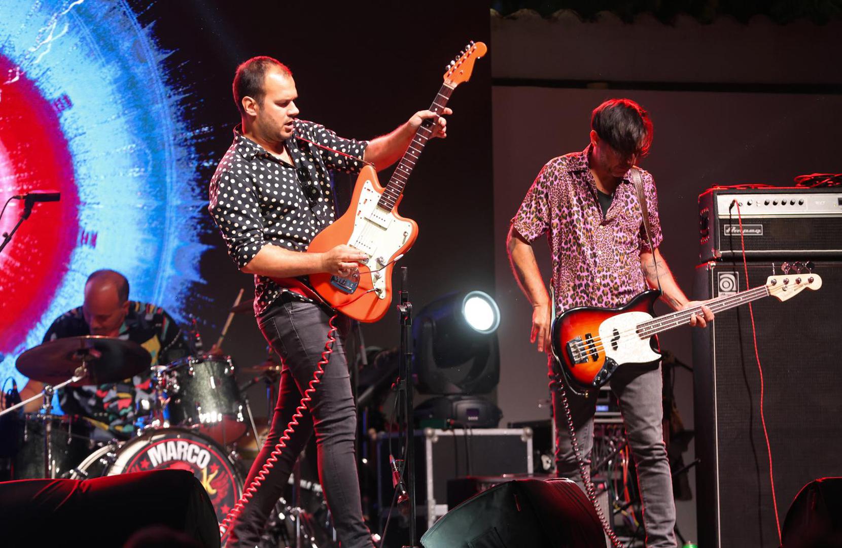 Subotnji večernji koncertni program u Gradskom parku otvorio je hvaljeni instrumentalni bend Beg iz Makarske, izvevši set svojih, za ovu priliku bluesu prilagođenih instrumentala.