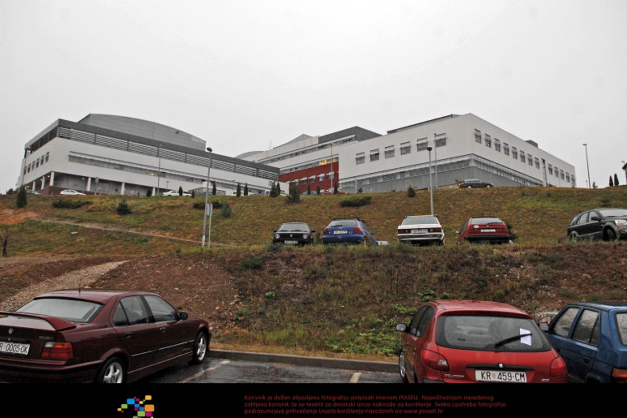 '19.09.2011. Spickovina - Zbog kise i skliskog kolnika na cesti Zabok - Bedekovcina doslo je do teske prometne nesrece u kojoj su sudjelovala 2 kombija i osobni automobil. Ozlijedjeno je 8 osoba. Pogi