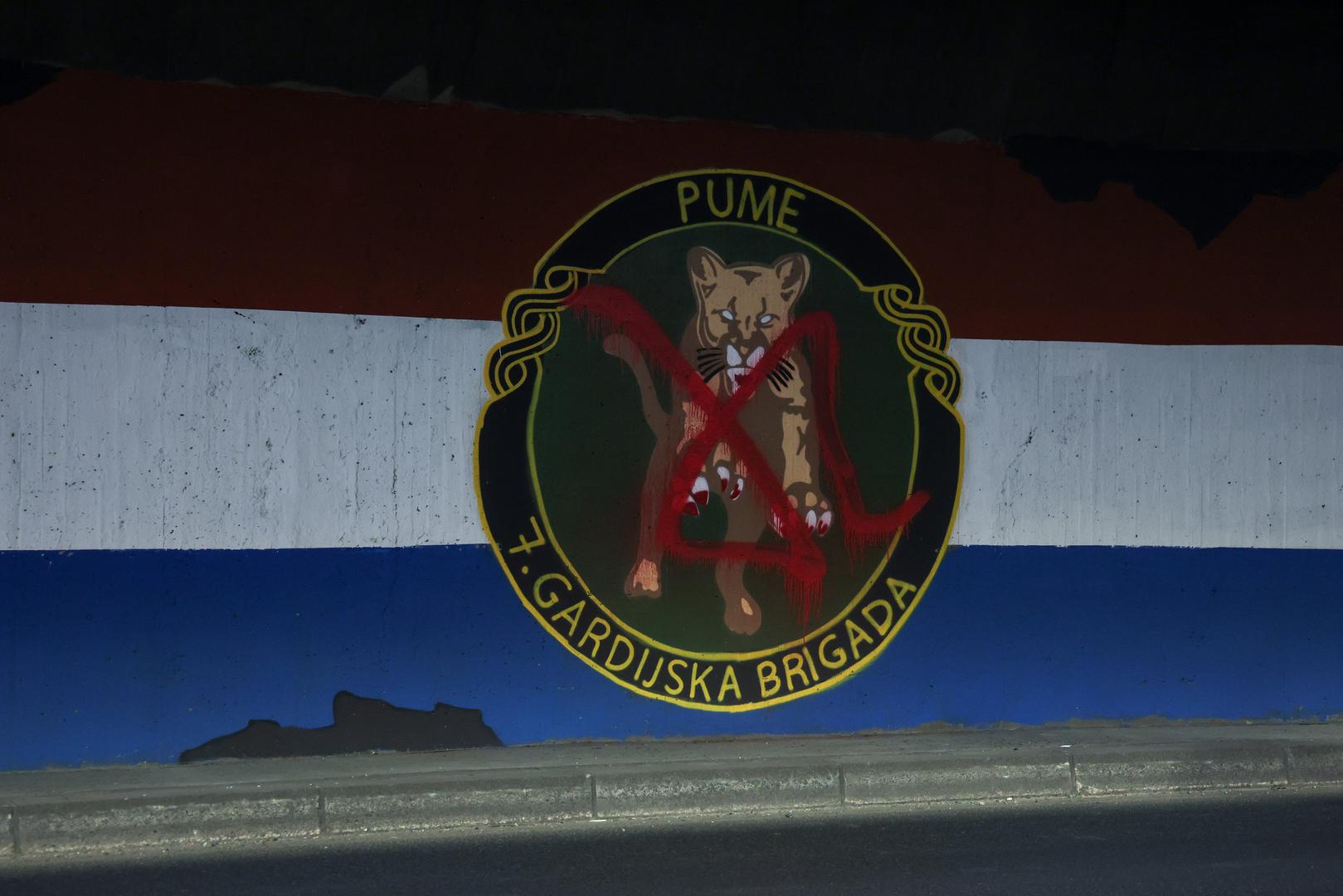Podsjetimo, na meti se prošlog tjedna prvo našlo obilježje HOS-a, a potom su prešarana i obilježja gardijskih brigada. 