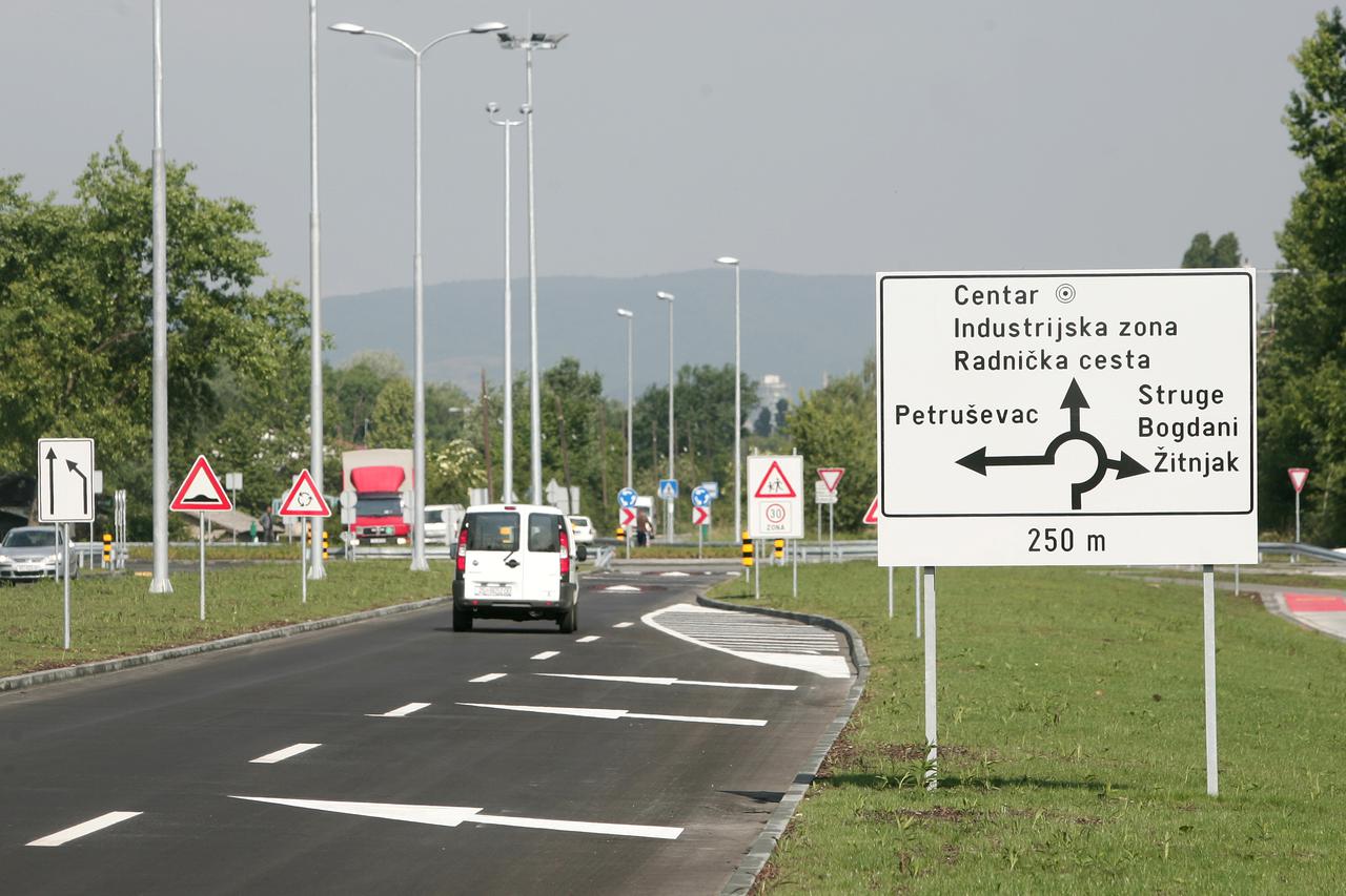 ARHIVA Nakon nekoliko propalih pokušaja Domovinski most, nakon pet godina gradnje, 5.5.2007. godine pušten u promet