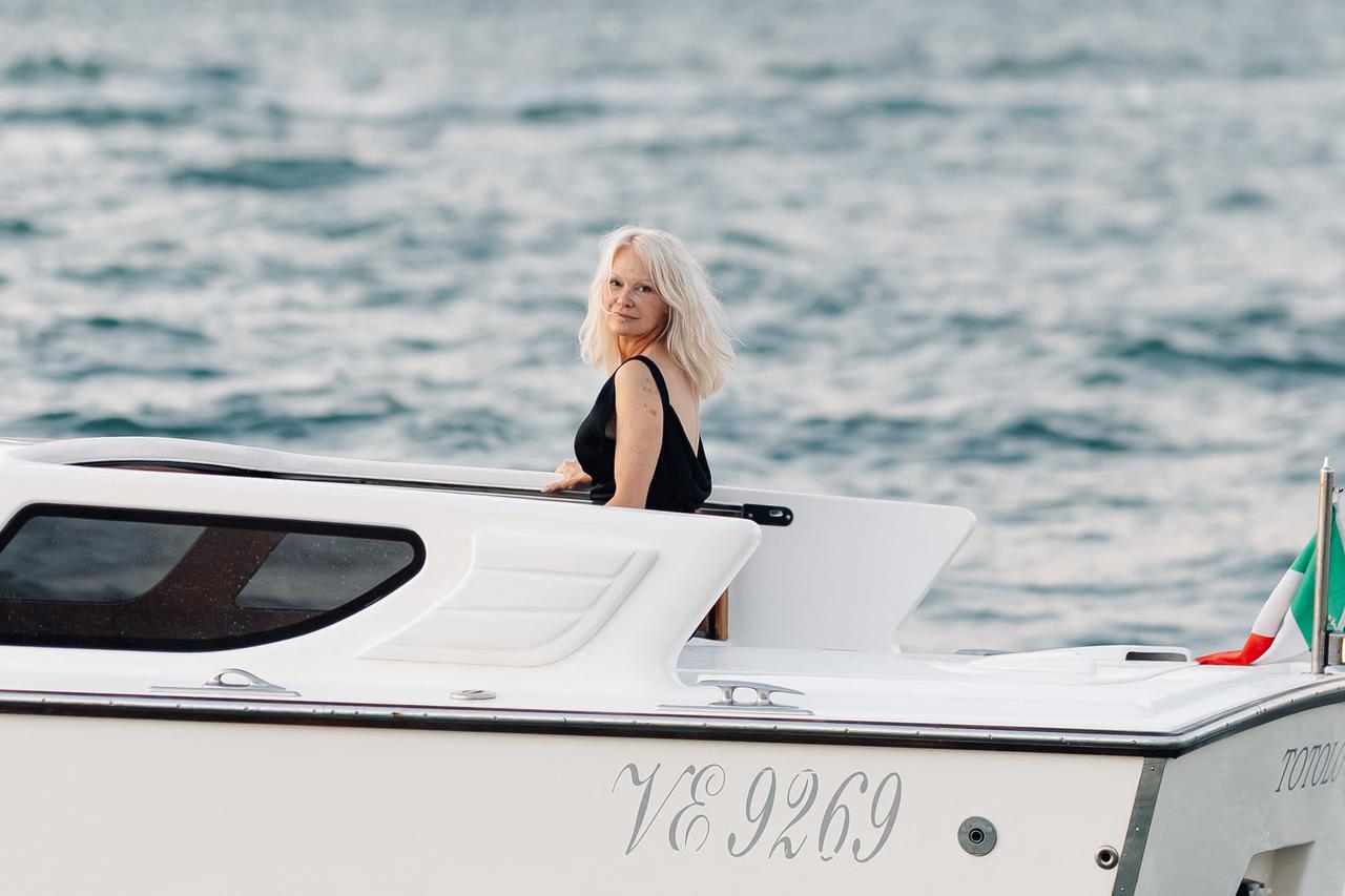 Pamela Anderson se rend à la soirée 'Les histoires de femmes Miu Miu' lors du 83ème Festival International du Film de Venise (Mostra)