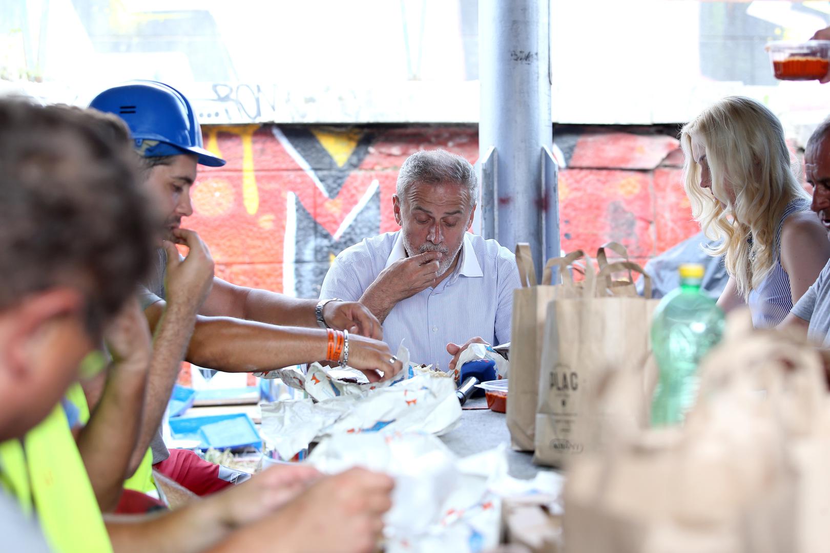 Bandić im se zahvalio što rade bez prestanka na sanaciji mosta.