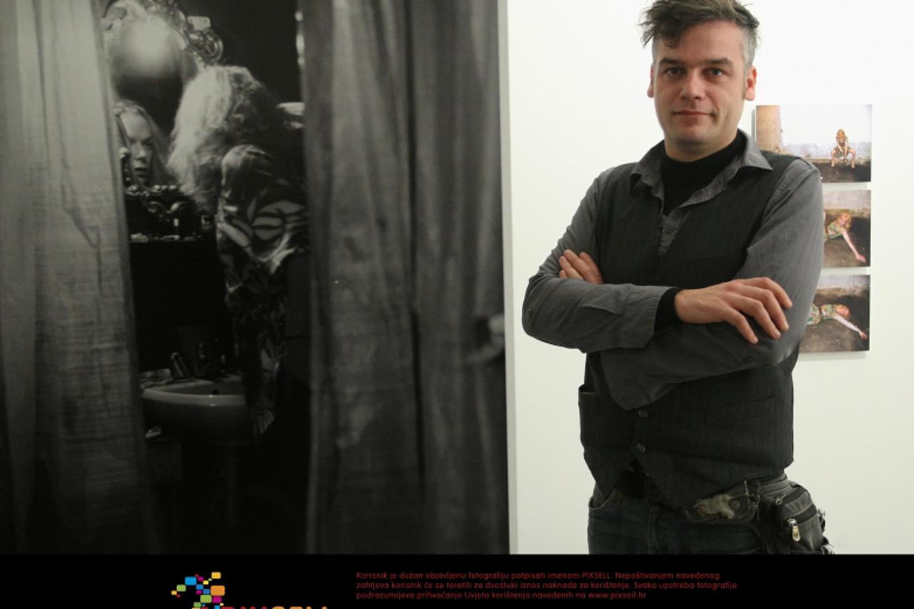 '24.11.2011., Galerija Greta, Zagreb - Damian Nenadic, fotograf i student Akademije dramskih umjetnosti. Photo: Marko Prpic/PIXSELL'