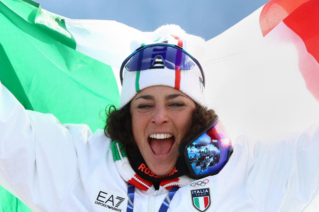 Alpine Skiing - Women's Super-G Victory Ceremony