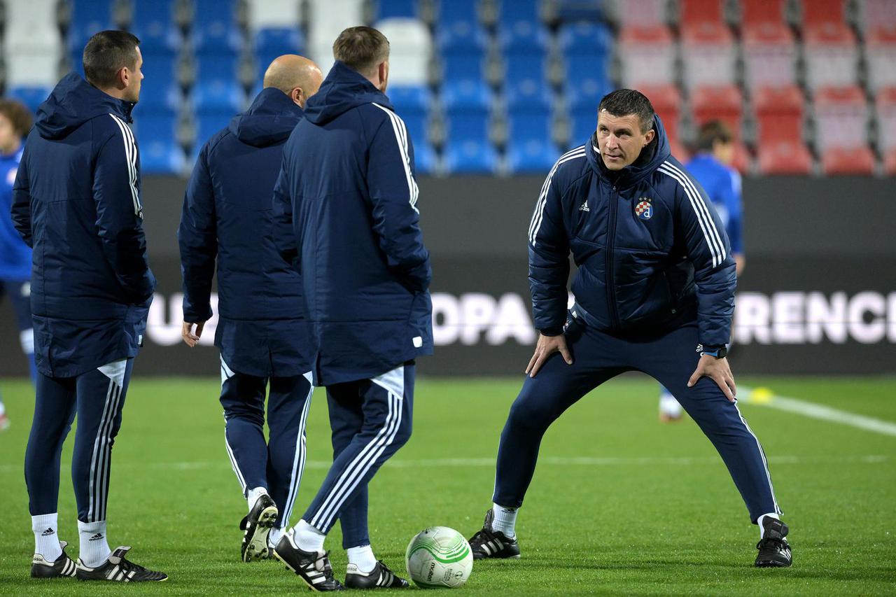 Plzen: Nogometaši Dinama odradili večernji trening 