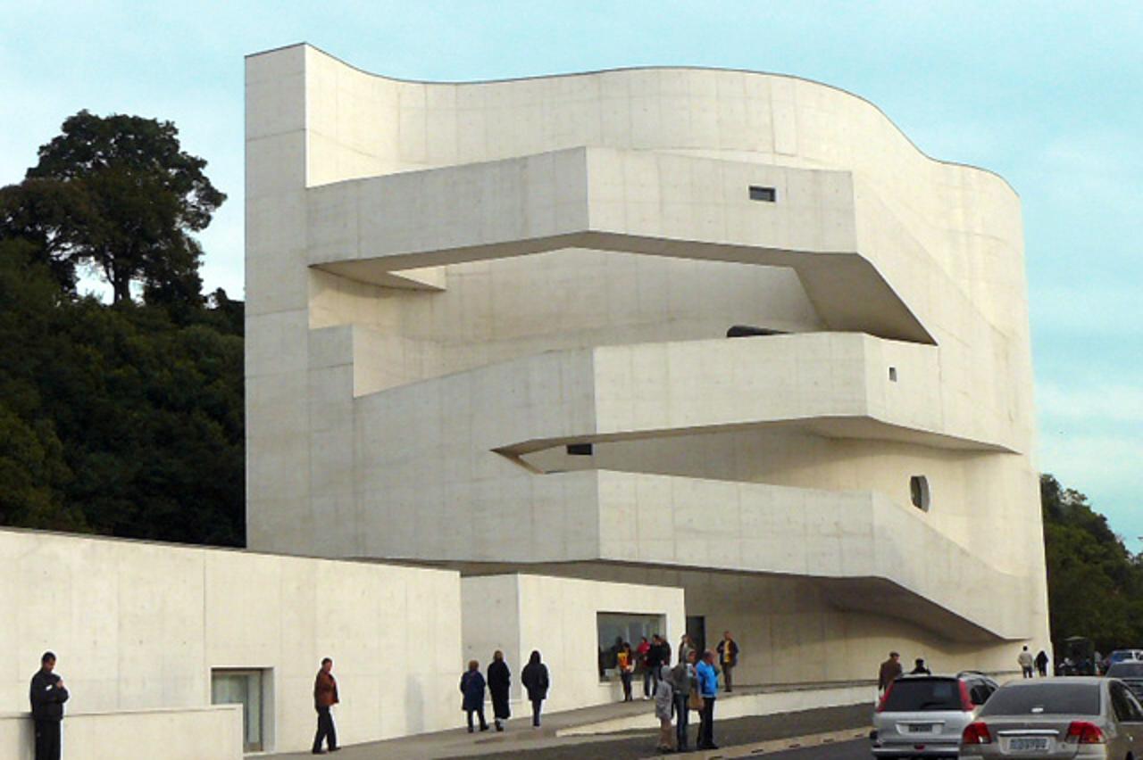 'Alvaro Siza arhitekt, dobitnik Zlatnog lava na Venecijanskom bijenalu 1992'