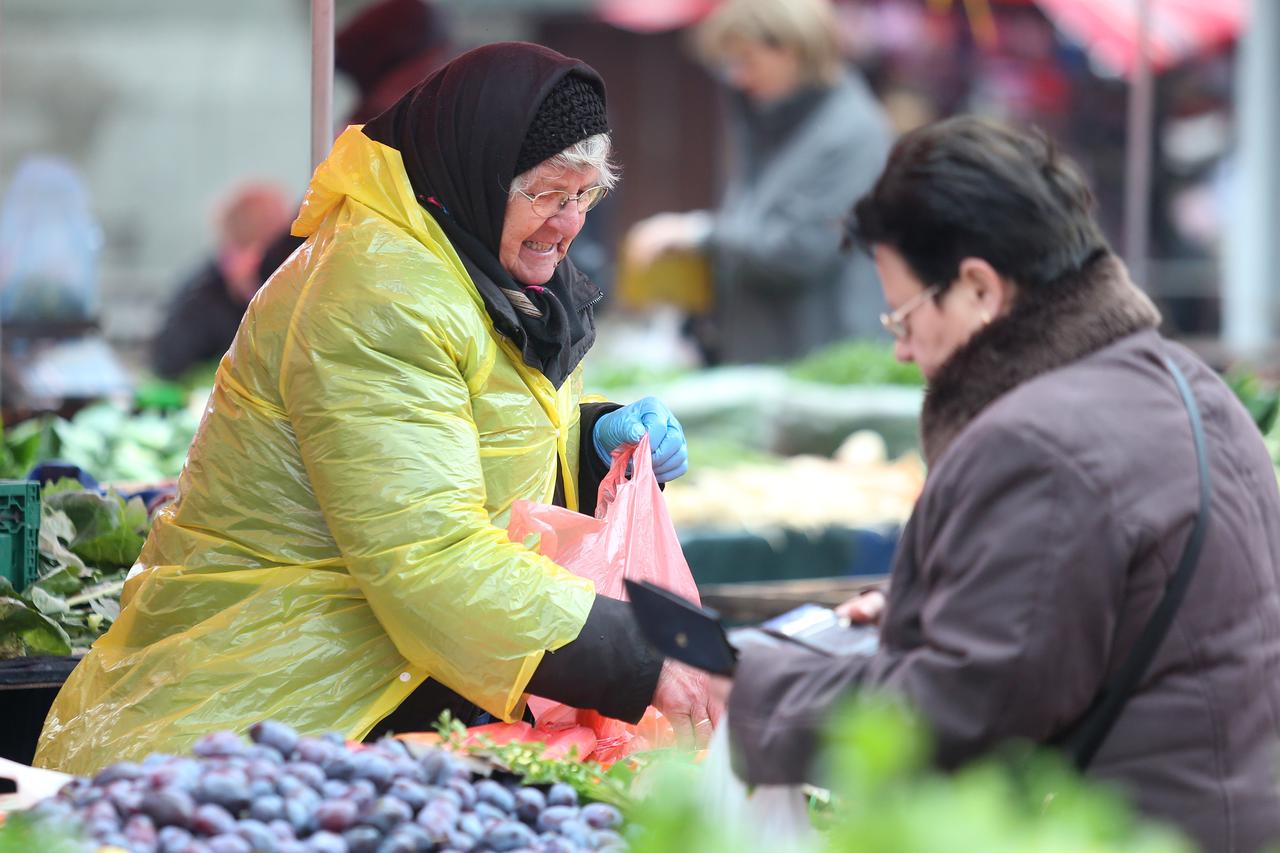 Kišovit dan na tržnici Dolac