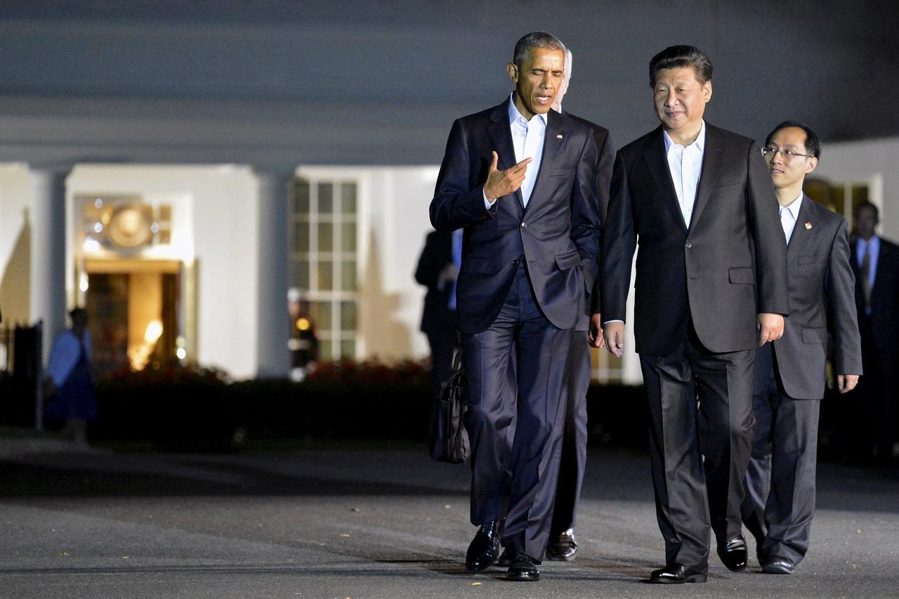 U.S. President Barack Obama (L) chats with Chinese President Xi Jinping as they walk from the West Wing of the White House to a private dinner across the street at Blair House, in Washington, September 24, 2015. Xi arrived in Washington on Thursday for a 