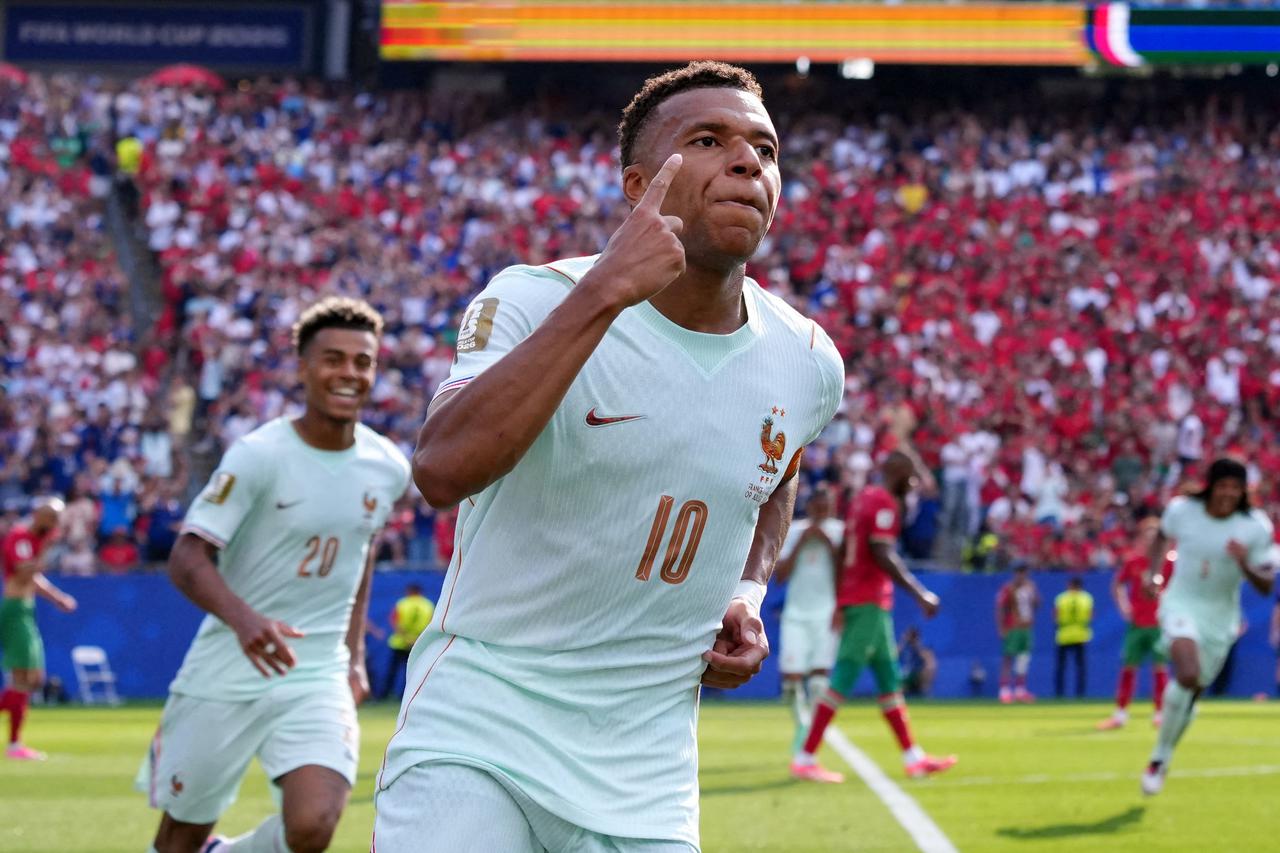 storyeditor/2026-07-10/2026-07-09T213414Z_922172603_UP1EM791NX0IS_RTRMADP_3_SOCCER-WORLDCUP-FRA-MAR.JPG