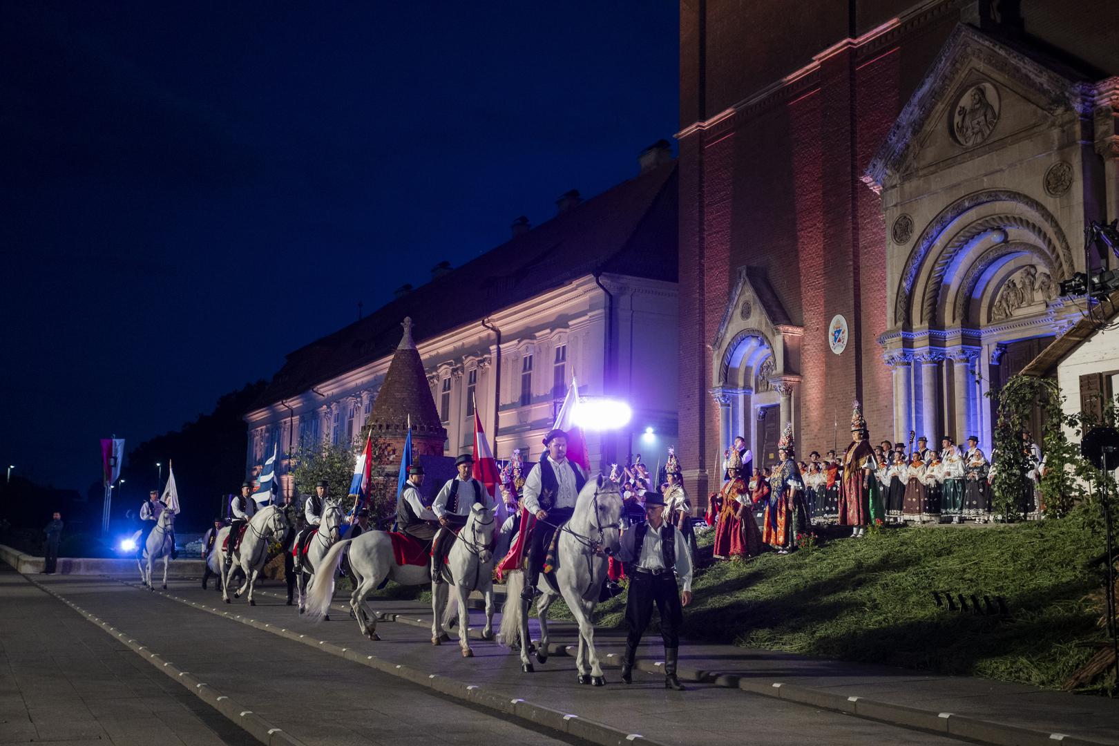 "Ono što je niknulo prije 60 godina, 1967., sada je doživjelo svoju puninu raskoši tradicijske kulture od koje nikada nećemo odustati", rekao je Mandarić.

