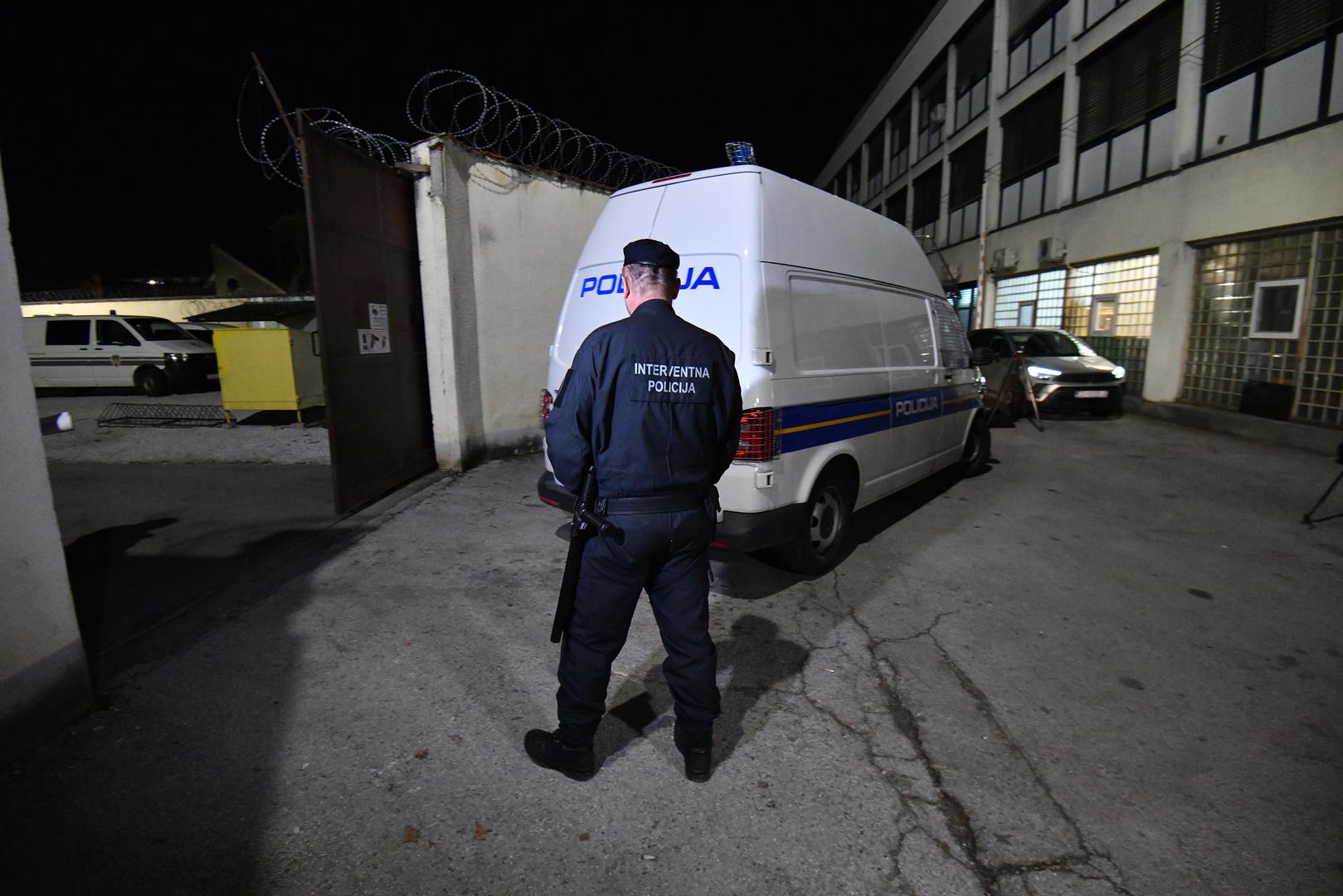 Hrvatsku je potresla tragedija u naselju Ljubelj Kalnički, u Varaždinskoj županiji. Naime, tijela dvoje mrtve djece su pronađena zakopana u dvorištu, nakon čega su roditelji, uz kaznenu prijavu, predani pritvorskom nadzorniku.