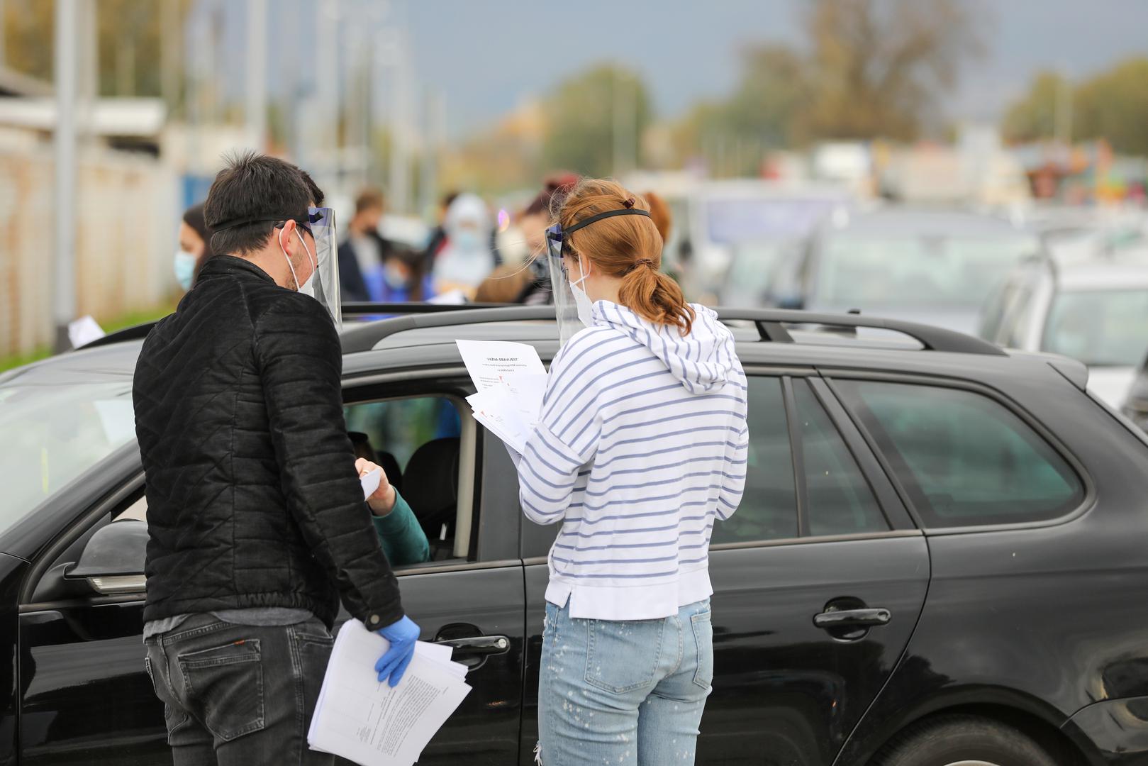 27.10.2020., Zagreb - Gradjani se testiraju na covid na istocnom parkiralistu Zagrebackog velesajma. Photo: Jurica Galoic/PIXSELL