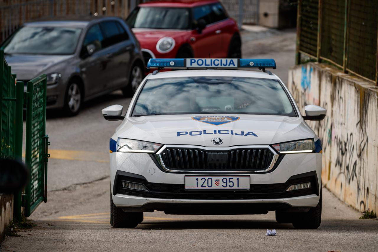 Split: Ivana Pernara ispred OŠ Bol čekala policija, ali nije se pojavio