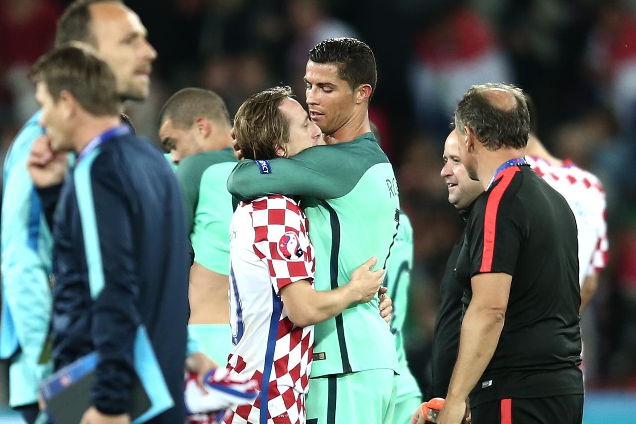 25.06.2016., Lens, Francuska - UEFA EURO 2016., osmina finala, Hrvatska - Portugal. Luka Modric, Christiano Ronaldo.  Photo: Sanjin Strukic/PIXSELL
