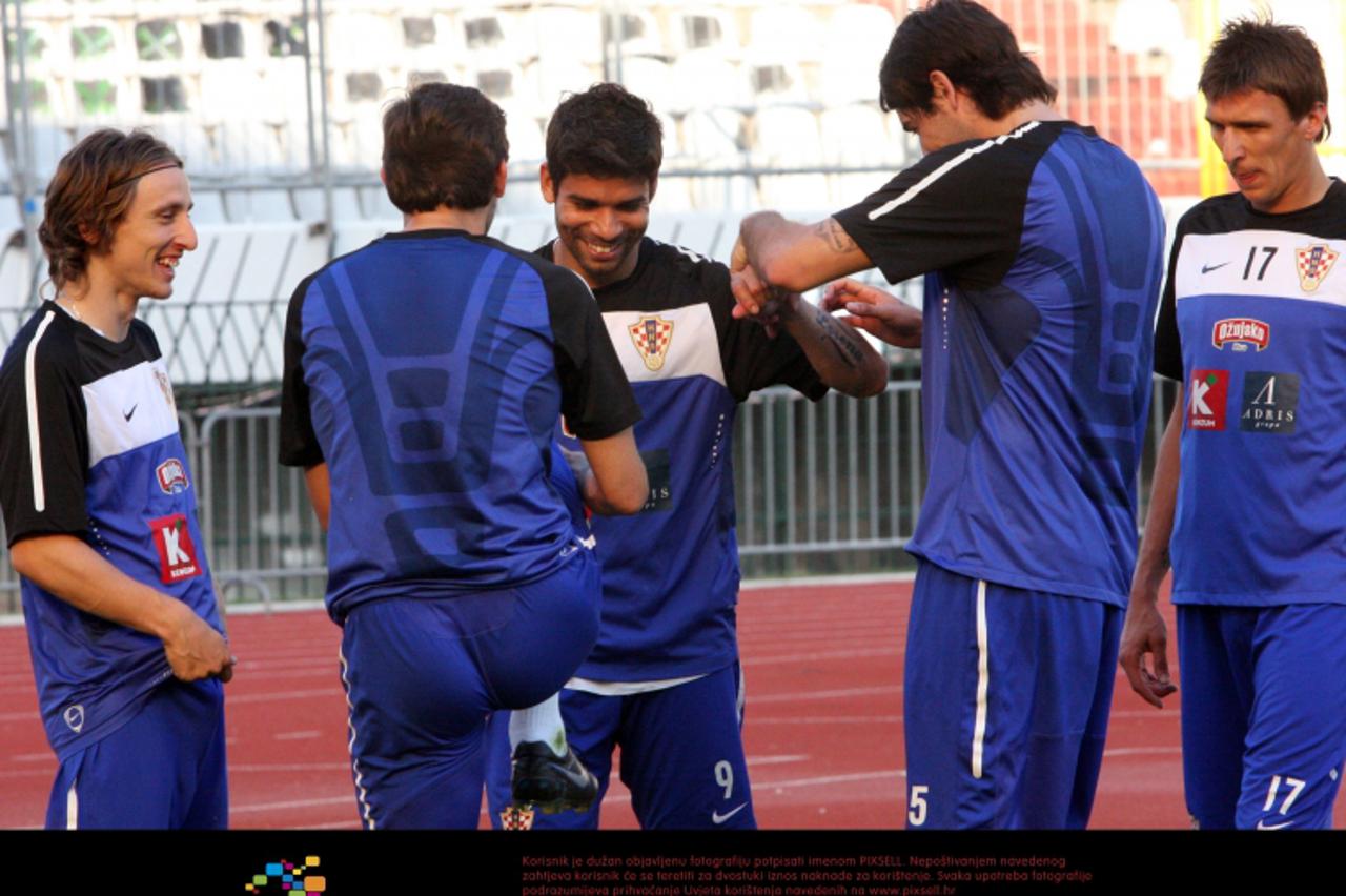 '27.05.2011., Split - Hrvatska nogometna reprezentacija na treningu na Poljudu uoci sutrasnjeg odlaska na Brac. Luka Modric, Eduardo da Silva, Mario Mandzukic Photo: Ivana Ivanovic/PIXSELL'