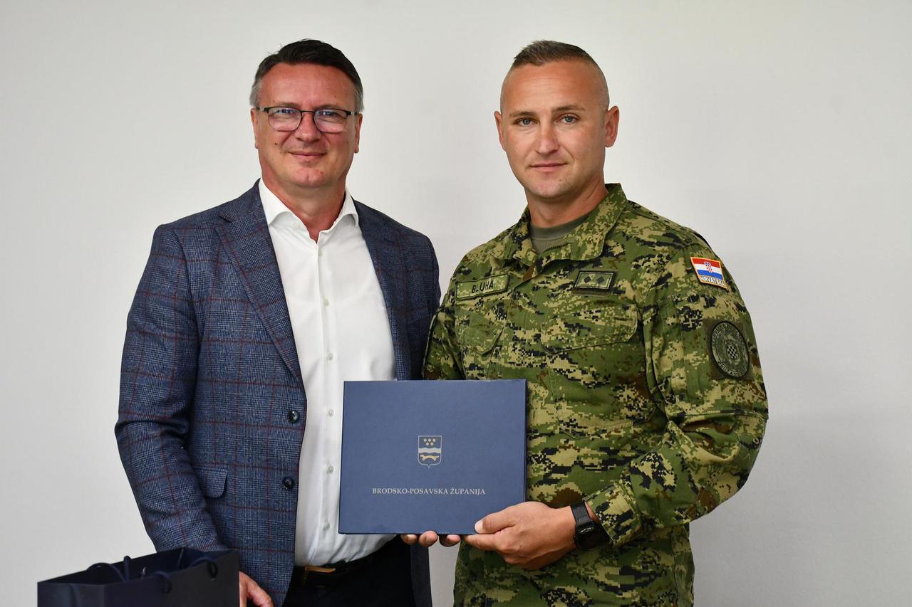 Slavonski Brod: Prijem za vojnika Danijela Bluhu koji je nogometašu spasio život