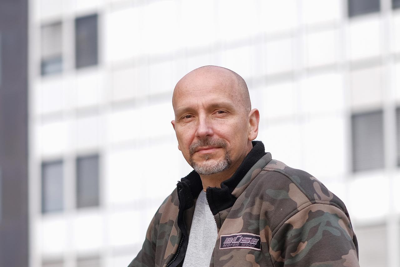 Aleksandar Stanković, voditelj i urednik emisije Nedjeljom u 2